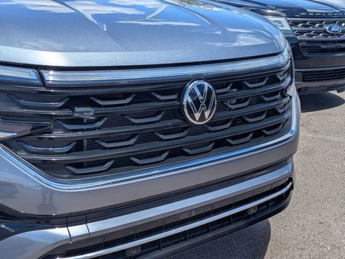 Used 2024 Volkswagen Atlas Cross Sport SEL R-Line AWD/4WD image 4