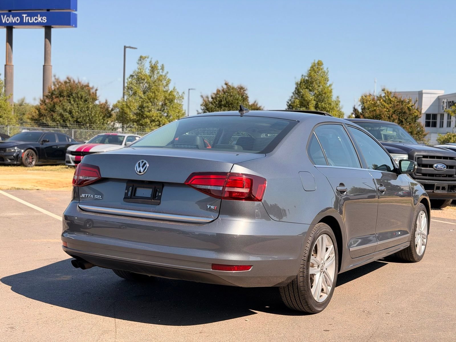Used 2017 Volkswagen Jetta SEL Premium FWD image 10