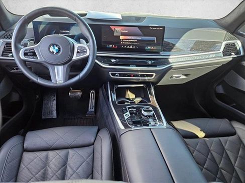 Certified 2025 BMW X7 xDrive40i w/ M Sport Package image 17
