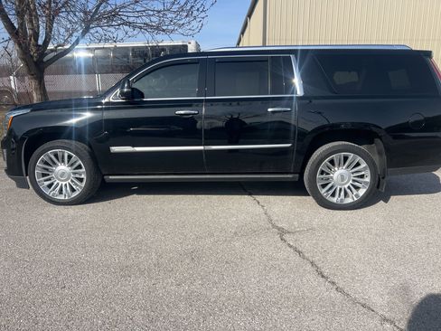Used 2020 Cadillac Escalade ESV Platinum image 9