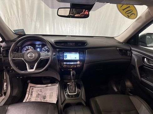 Used 2017 Nissan Rogue SL w/ SL Premium Package image 3