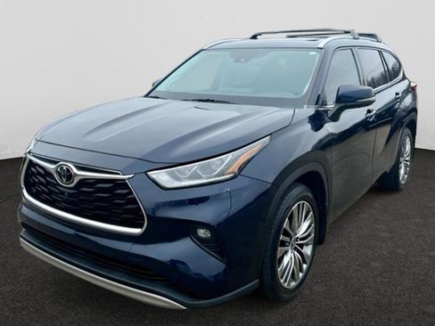 Used 2021 Toyota Highlander Platinum image 2