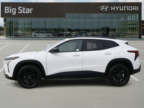 Used 2025 Chevrolet Trax ACTIV image 2