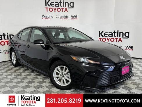 Used 2025 Toyota Camry LE image 2