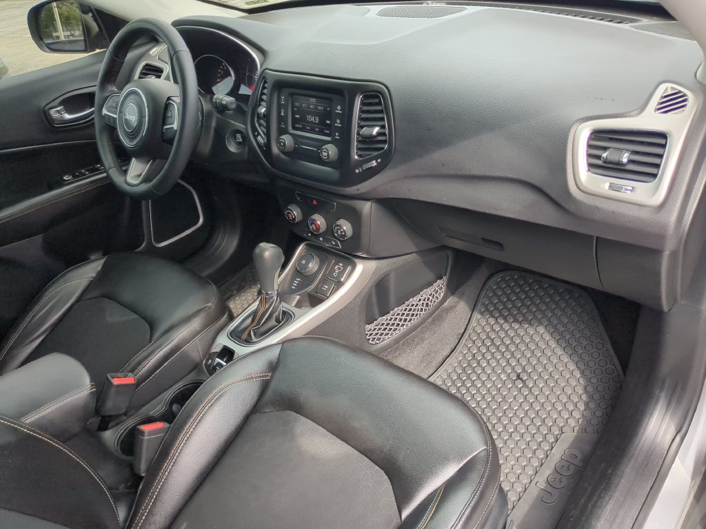 Used 2018 Jeep Compass Latitude w/ Cold Weather Group AWD/4WD image 12