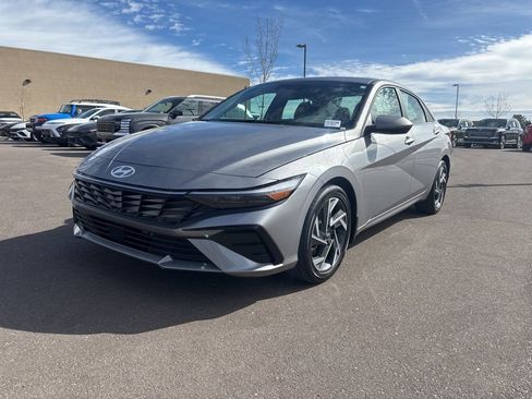 Certified 2025 Hyundai Elantra SEL image 1