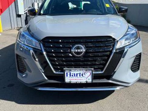 Certified 2023 Nissan Kicks SV FWD image 2