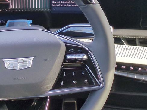 New 2025 Cadillac Optiq Luxury 1 image 16