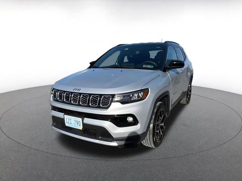 Used 2025 Jeep Compass Limited image 7