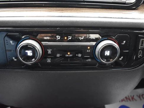 Used 2023 Chevrolet Silverado 1500 LT image 32