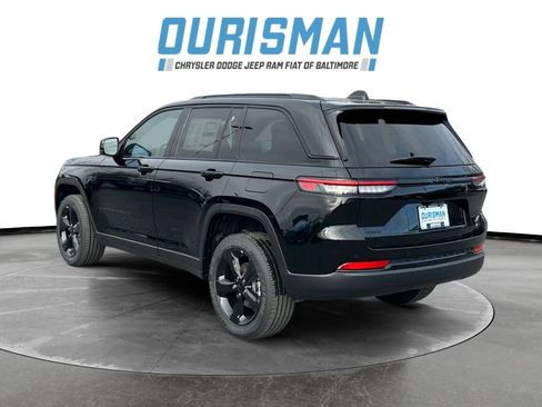 New 2025 Jeep Grand Cherokee Altitude image 4