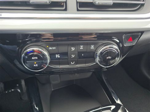 New 2026 Chevrolet Trax LT image 25