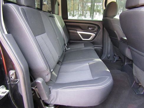 Used 2018 Nissan Titan SV image 33