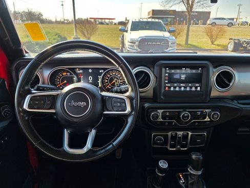 Used 2020 Jeep Wrangler Unlimited Sahara image 34