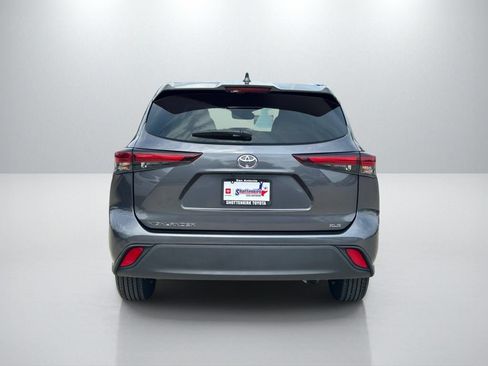 Certified 2025 Toyota Highlander XLE FWD image 6