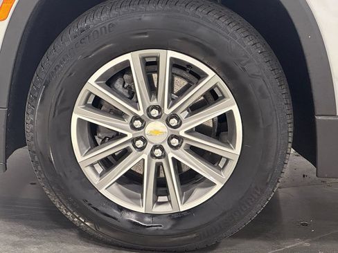 Used 2023 Chevrolet Traverse LT FWD image 16