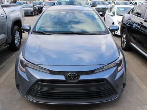 Used 2026 Toyota Corolla LE FWD image 3