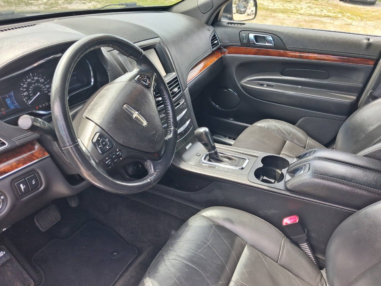 Used 2013 Lincoln MKT AWD image 10