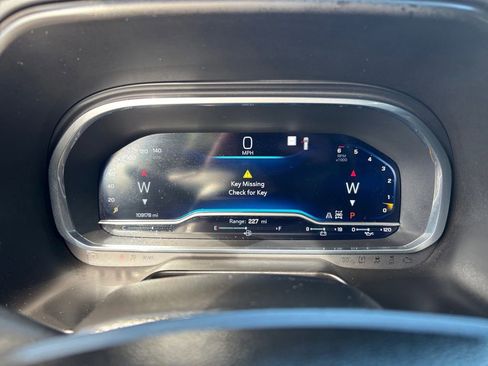 Used 2023 Chevrolet Suburban Premier image 19