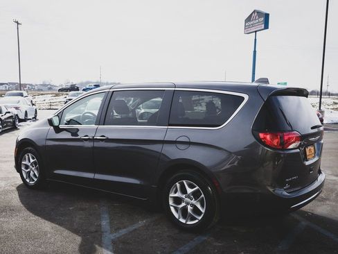 Used 2019 Chrysler Pacifica Touring Plus w/ Advanced Safetytec Group image 25