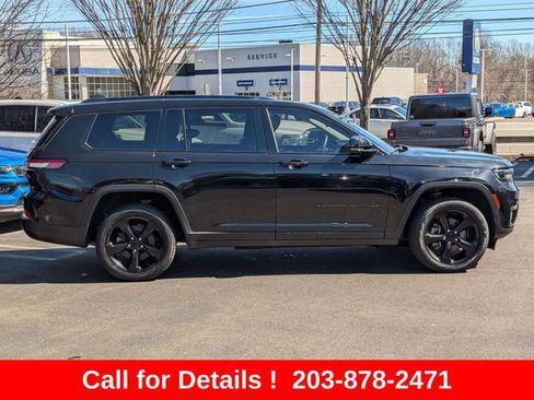 Used 2023 Jeep Grand Cherokee L Limited w/ Black Appearance Package AWD/4WD image 2