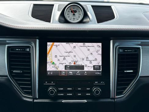 Used 2018 Porsche Macan Turbo AWD/4WD image 22