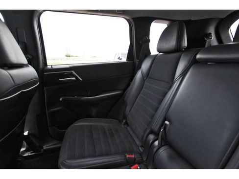 Used 2023 Mitsubishi Outlander SE FWD image 12