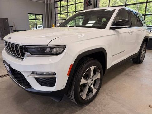 Used 2023 Jeep Grand Cherokee Limited w/ Rear Seat Video Group I AWD/4WD image 4