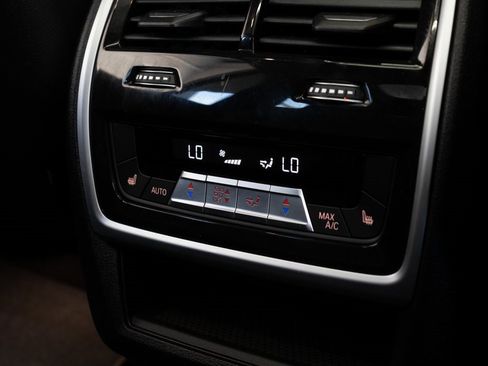 Used 2023 BMW X7 xDrive40i w/ Executive Package image 31