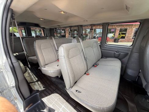 Used 2014 GMC Savana 3500 LT w/ LT Preferred Equipment Group RWD image 17