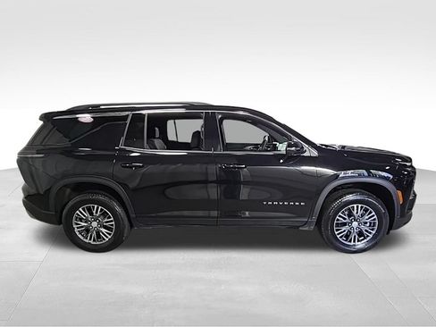 Used 2024 Chevrolet Traverse LT w/ Trailering Package FWD image 7