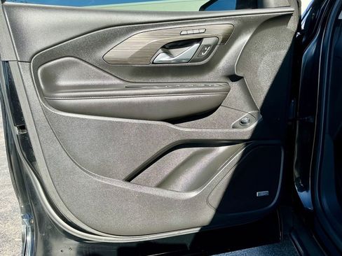 Used 2022 GMC Terrain SLT w/ Infotainment Package II image 40