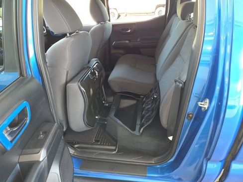 Used 2017 Toyota Tacoma TRD Sport AWD/4WD image 47