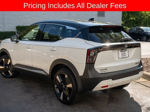 Used 2025 Nissan Kicks SR AWD/4WD image 3