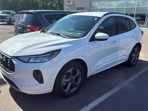 Used 2023 Ford Escape ST-Line Select AWD/4WD image 13