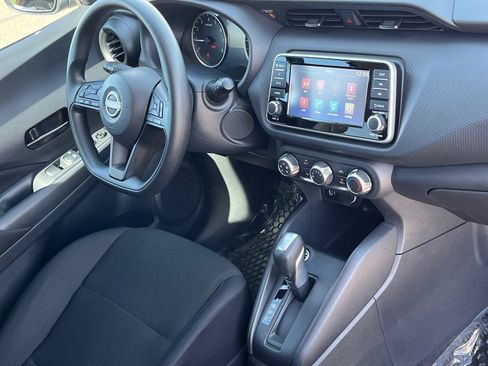 Certified 2025 Nissan Kicks Play S image 9