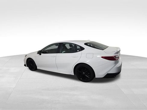 Used 2025 Toyota Camry SE FWD image 10