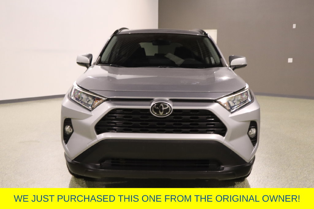 Used 2019 Toyota RAV4 XLE w/ Convenience Package FWD image 2