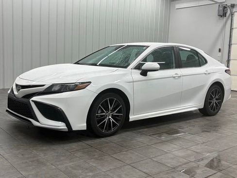 Used 2022 Toyota Camry SE FWD image 5