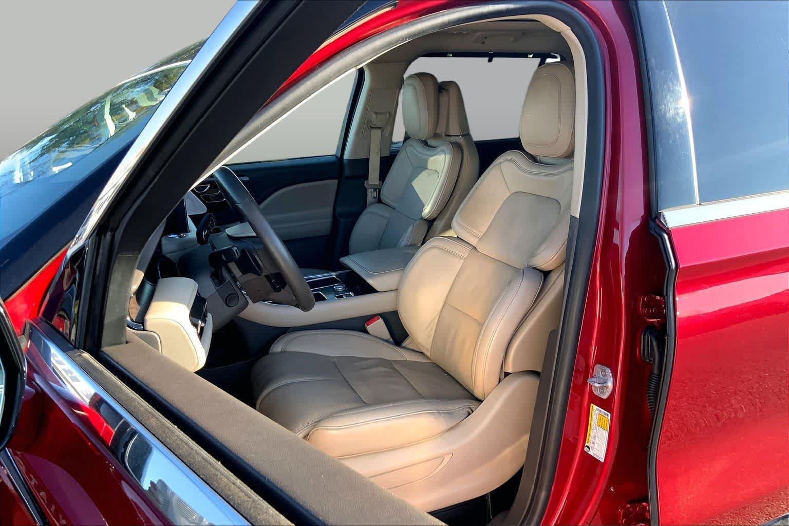 Used 2020 Lincoln Aviator Reserve w/ Equipment Group 201A RWD image 8