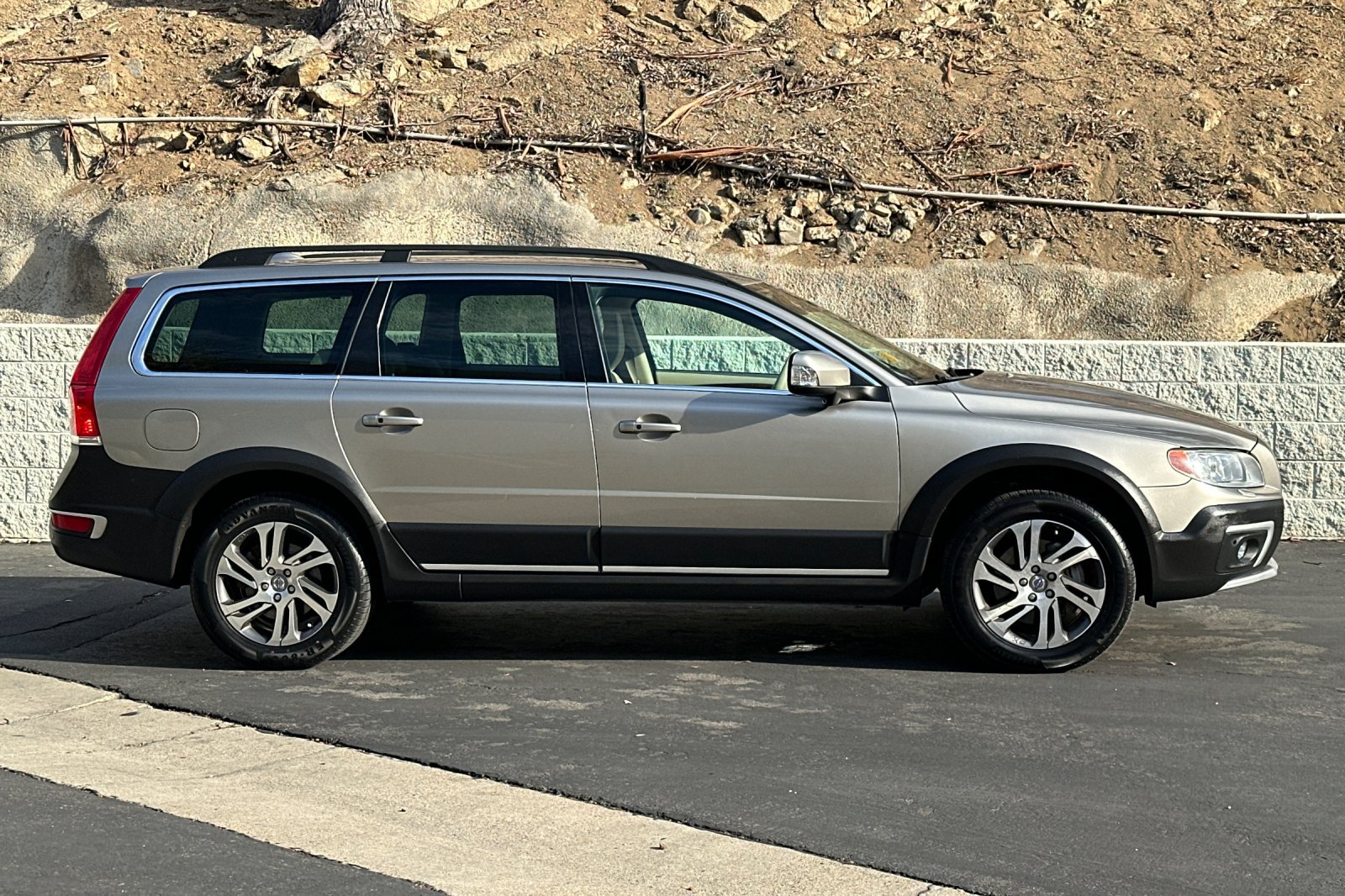 Used 2015 Volvo XC70 T5 Platinum FWD image 3