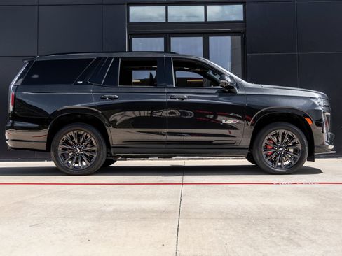 Used 2024 Cadillac Escalade V w/ LPO, ONYX Package AWD/4WD image 10