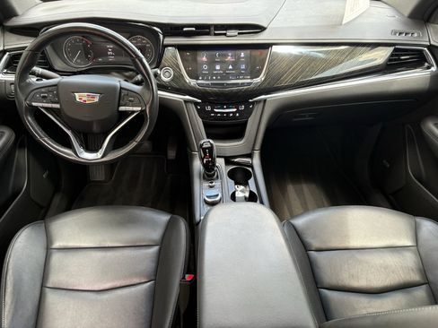 Used 2021 Cadillac XT6 Premium Luxury FWD image 2