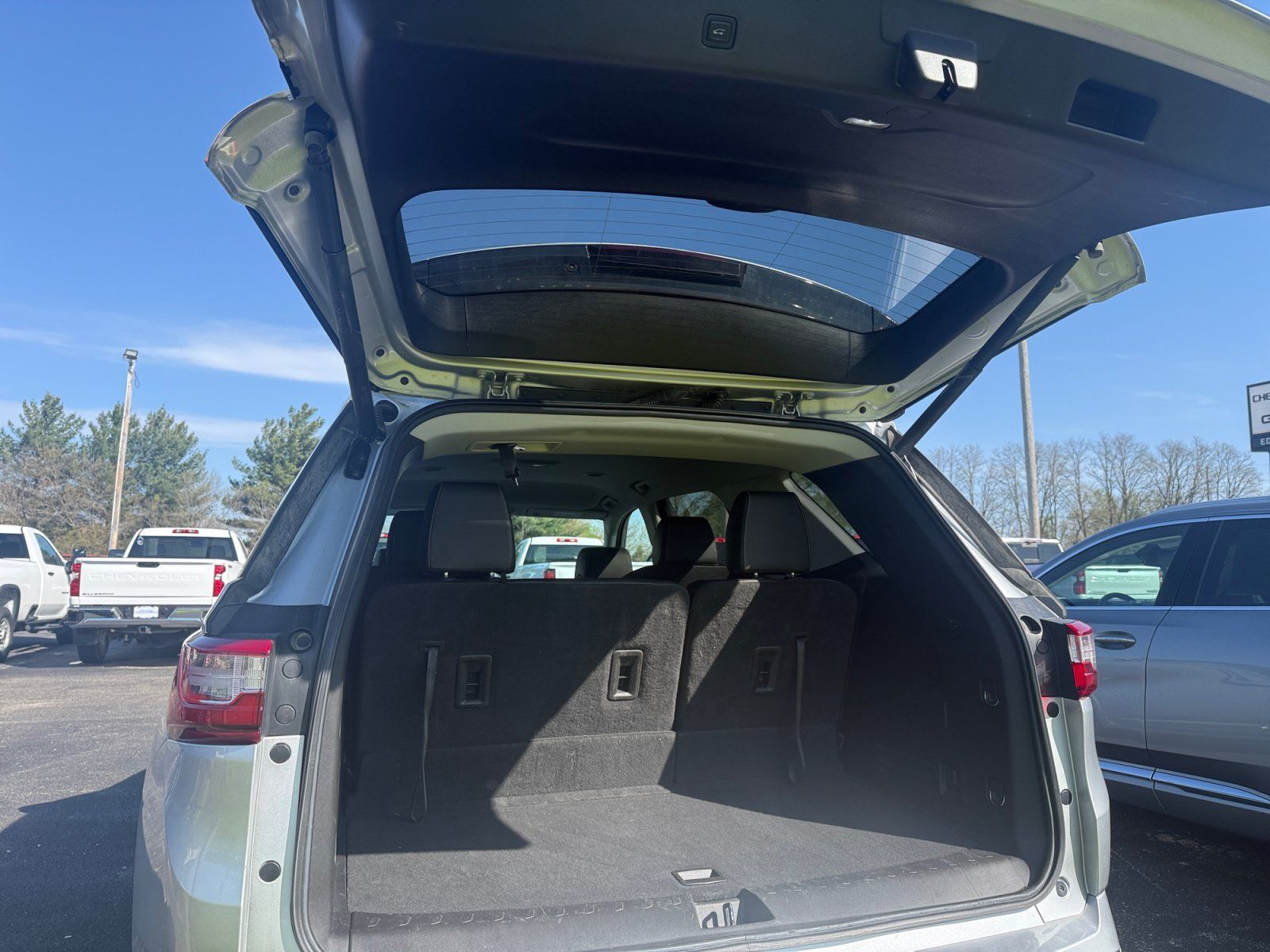 Certified 2021 Chevrolet Traverse Premier w/ LPO, Floor Liner Package AWD/4WD image 17