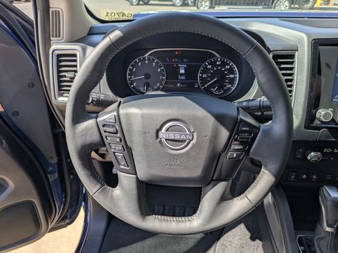 Used 2022 Nissan Frontier SV AWD/4WD image 15