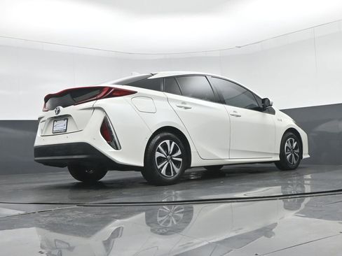 Used 2017 Toyota Prius Prime Advanced image 50