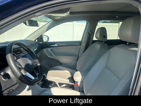 Used 2024 Volkswagen Tiguan SE w/ Panoramic Sunroof Package FWD image 12