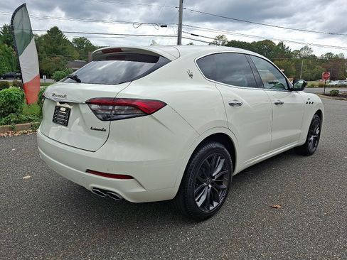 Used 2024 Maserati Levante GT Ultima AWD/4WD image 3