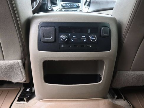 Used 2020 Chevrolet Suburban LT AWD/4WD image 36