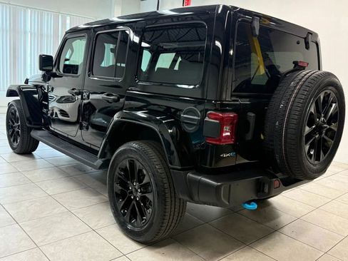 Used 2022 Jeep Wrangler Unlimited Sahara w/ Cold Weather Group AWD/4WD image 7